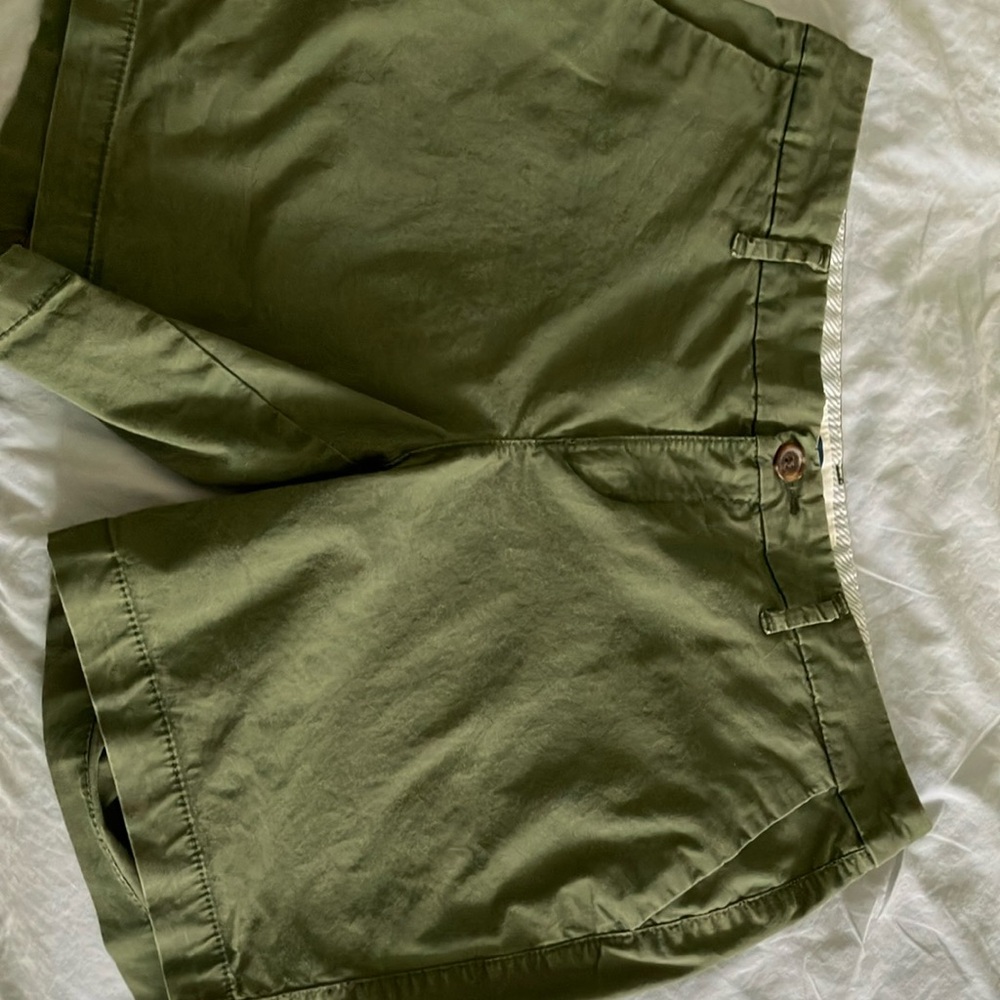 Old Navy Olive Green Men's Flat-Front Shorts